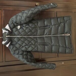 Girls Goose Down North Face 3 quarter length.